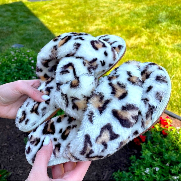 Shoes - Cheetah Leopard Print Fuzzy Slippers